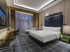 Kamar Superior, 1 Tempat Tidur King | Selimut bulu angsa, busa memori, dan meja kerja