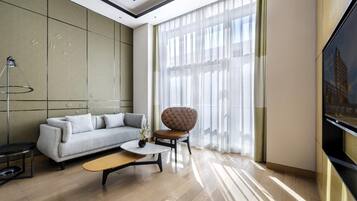 Superior Suite, 1 King Bed | Down duvets, memory-foam beds, desk, laptop workspace