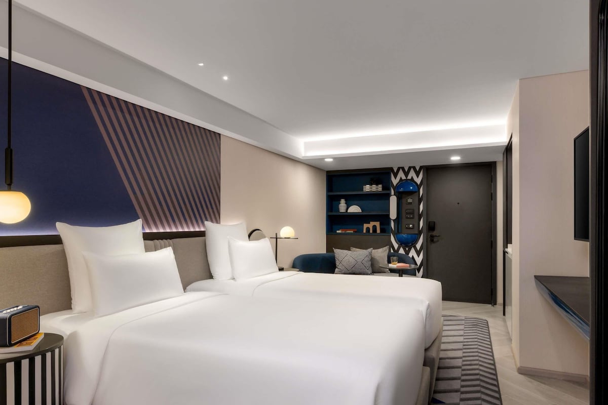 Habitación con 2 camas individuales (TRIBE Essential) | Ropa de cama de alta calidad, minibar, caja fuerte y escritorio