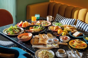 Frokostbuffé hver dag (THB 500 per person)