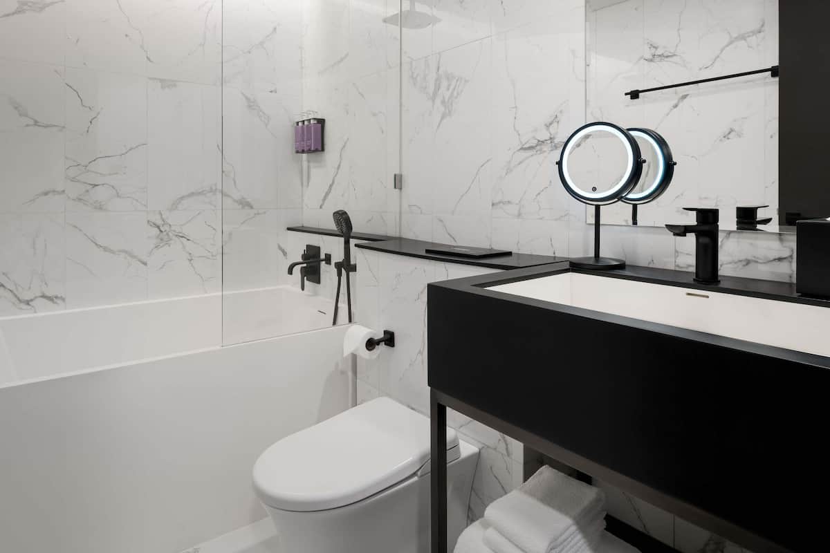 1 bedroom, premium bedding, minibar, in-room safe
