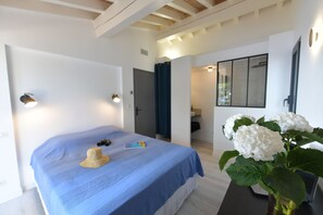6 habitaciones, tabla de planchar con plancha, wifi y ropa de cama 