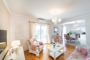 TV, video games - Villa Simunka - Independent villa with pool in Dalmatia (Makoše)