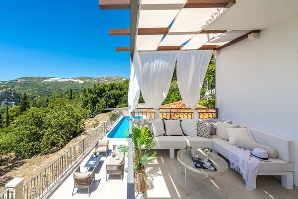 Terrace/patio - Villa Simunka - Independent villa with pool in Dalmatia (Makoše)