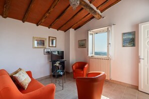 TV - Private apartment with pool in Tuscany (Capannori)