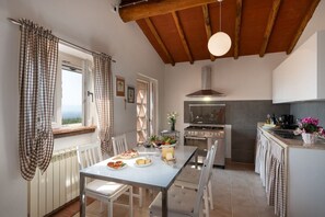 Dining - Private apartment with pool in Tuscany (Capannori)