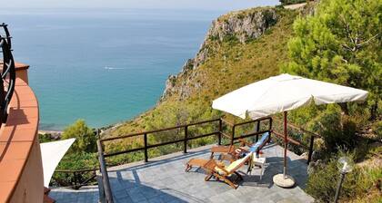 Villa Eden - Private villa, sea view terrace, Latium