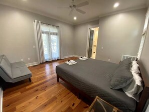 4 bedrooms, iron/ironing board, WiFi, bed sheets