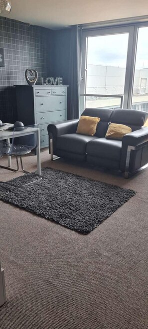 Apartment | Interior - Immaculate 1-bed Apartment in Milton Keynes (Milton Keynes)