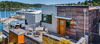 ✨NEW✨ Two-level Penthouse in-town with awesome harbor view deck 😎