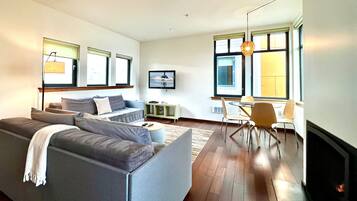 TV, fireplace, DVD player