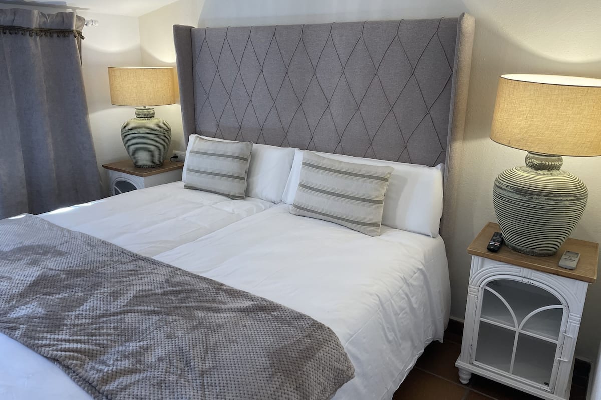 1 habitación, ropa de cama hipoalergénica, cubrecamas y wifi gratis