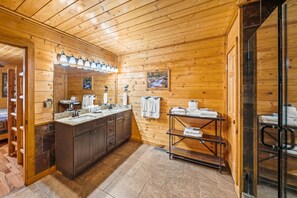 Spa - Luxury Cabin w/ Tree Top Mountain Views, Game Room, Hot Tub, Pets Welcome!

 (Sevierville)