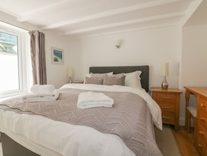 3 bedrooms, individually decorated, individually furnished, free WiFi - Blacksmiths Cottage (Newquay)