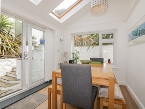 Dining - Blacksmiths Cottage (Newquay)