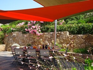 Outdoor dining - Villa Les Voiles by Pinarello Villa Services (Pinarello)