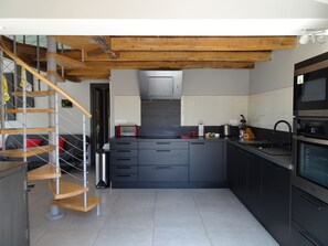 Kühlschrank, Mikrowelle, Ofen, Geschirrspüler