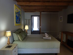 4 bedrooms, iron/ironing board, free WiFi, bed sheets - Villa Les Voiles by Pinarello Villa Services (Pinarello)