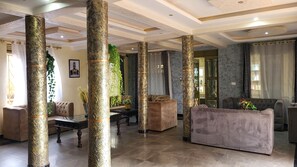 2 bars/lounges - Hotel Zeptan (Jinja)