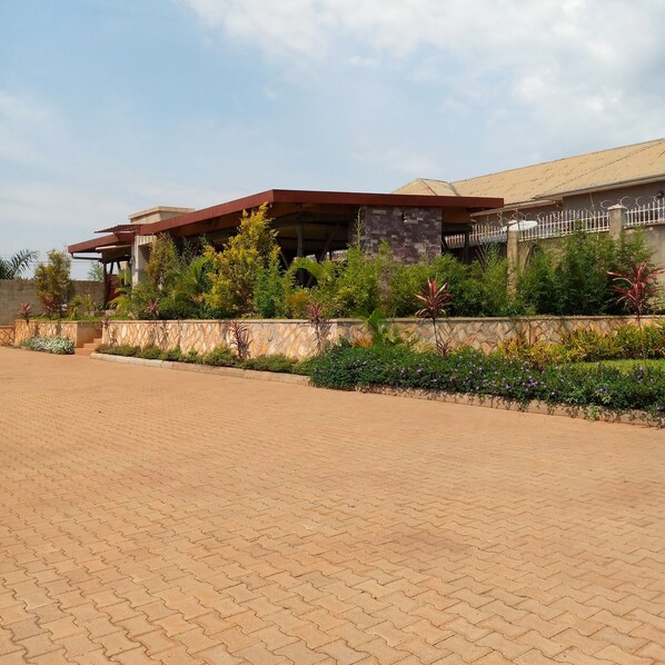 Terrace/patio - Hotel Zeptan (Jinja)