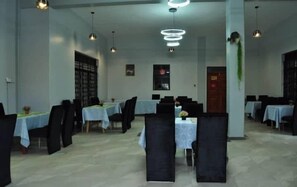 42-inch LCD TV with satellite channels, Netflix, Hulu - Hotel Zeptan (Jinja)