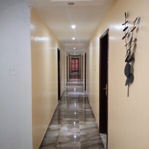 Hallway - Hotel Zeptan (Jinja)
