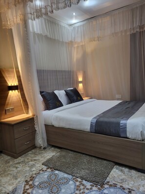 Deluxe Double Room, 1 Bedroom | Frette Italian sheets, premium bedding, down comforters - Hotel Zeptan (Jinja)