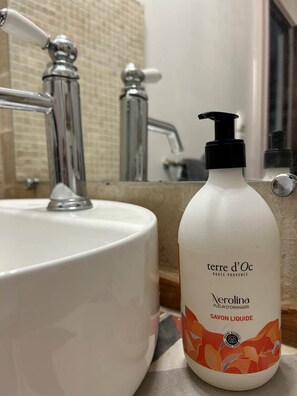 Eco-friendly toiletries, towels - Gîte 2 Personnes Bruyère - 35 m² (Niozelles)