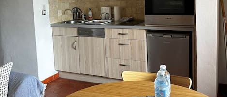 Microonde, forno, lavastoviglie, macchina per tè/caffè