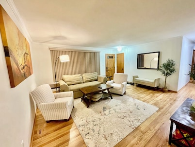 Comfortable 3BR Home-Prime Video, WiFi, Parking