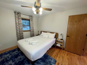 3 chambres, coffre-fort, bureau, fer et planche à repasser