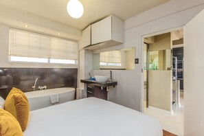 Apartment, 2 Bedrooms, City View | Bathroom