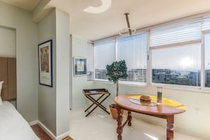 Floor plan - Green Point 2 Bedroom Apartment With Enclosed Balcony and Stunning Views (Cape Town)