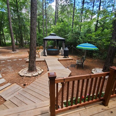 Tiny house studio in woods, accommodates 4 people total!