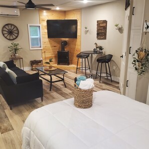 1 bedroom, in-room safe, iron/ironing board, free WiFi