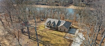 Hickory Hill Haven: Waterfront - Hot Tub - Fire Pit - Relax