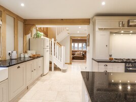 冰箱、洗碗机、电热水壶、烤面包机