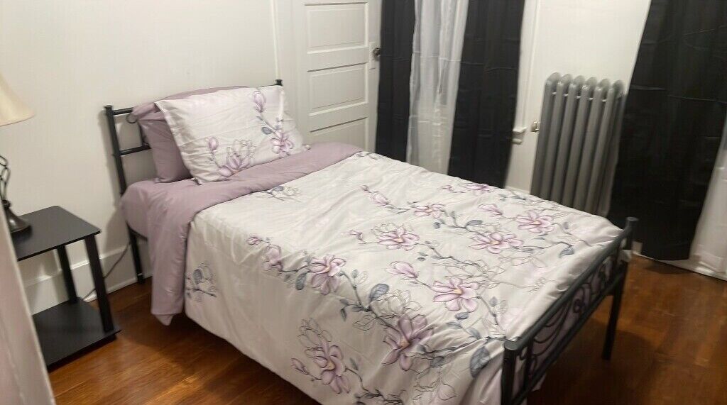 Beautiful Spacious 3 Bedroom upper apartment 