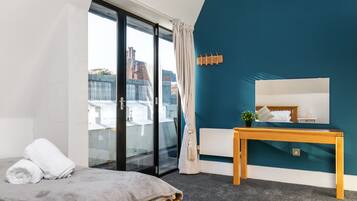 House (2 Bedrooms) | 2 bedrooms, bed sheets