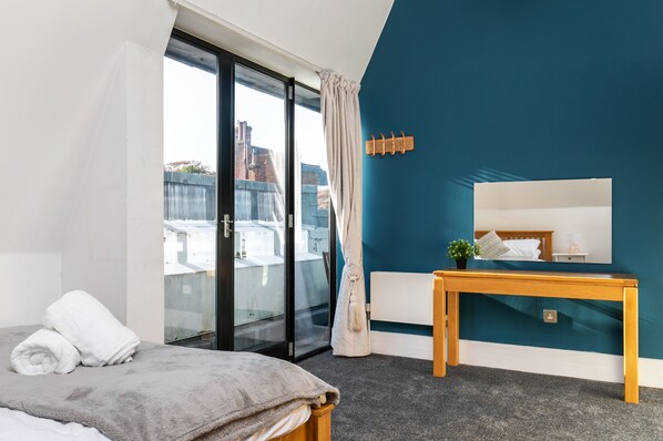 House (2 Bedrooms) | 2 bedrooms, bed sheets