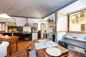 Dining - Pantheon apartment.Pantheon apartmentPantheon apartmentPantheon apartmentPantheon ... (Rome)
