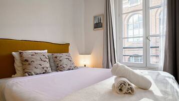 1 bedroom, desk, Internet, bed sheets