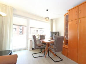 Interior - House "Kompass", App. 1-2<br>Location:<br>The house "Kompass" is located directly on the beach of Westerland between the two pedestrian zones. The "Sylter Welle" and the "Syltness-Center" are in the immediate vicinity. The apartment is located on the 1st  (Westerland)