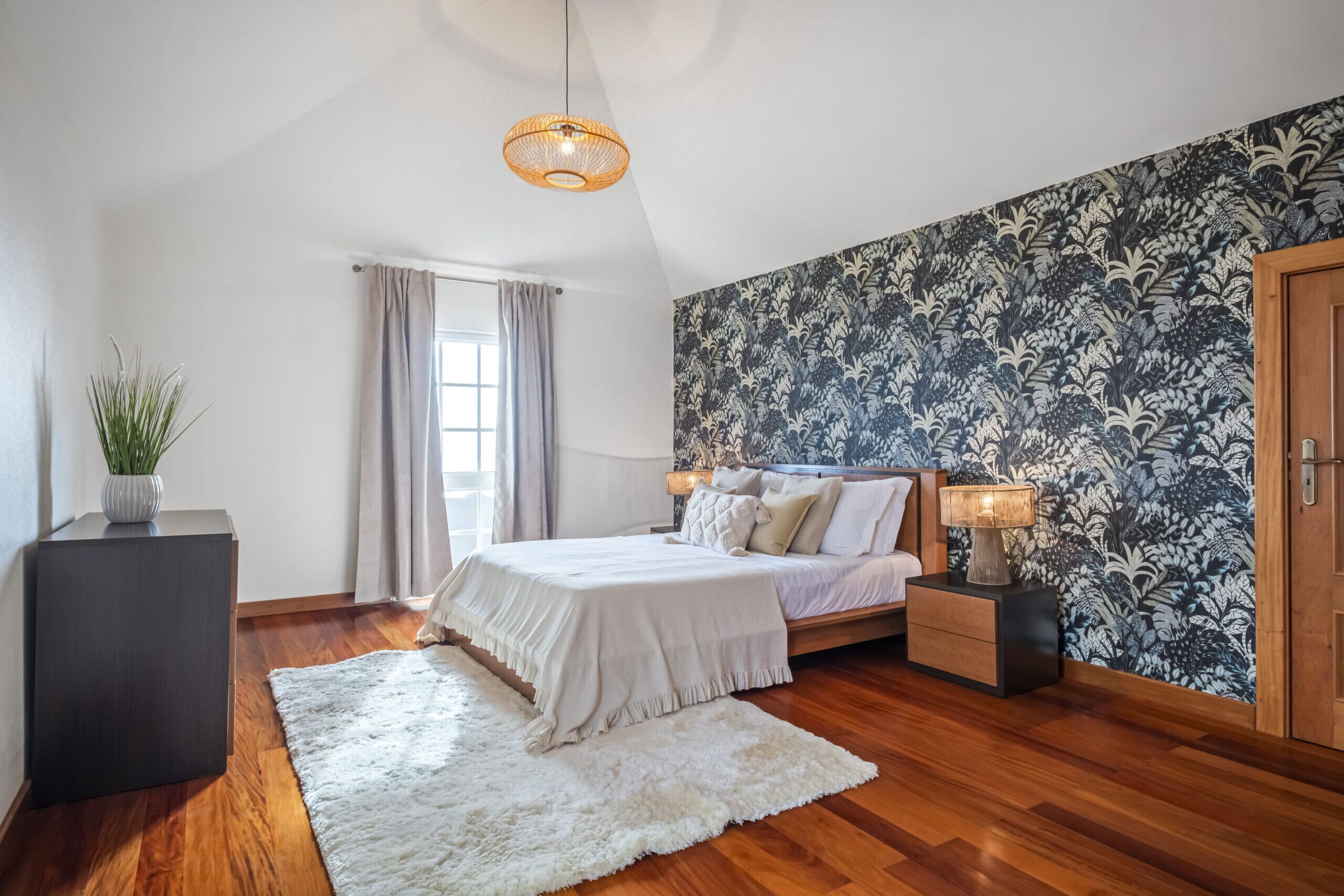 3 bedrooms, iron/ironing board, travel crib, free WiFi