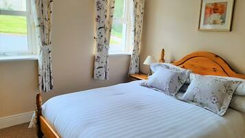 Cottage Deluks | 3 kamar tidur, seprai antialergi, dan didekorasi berbeda-beda