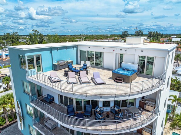 Terrace/patio - Stunning Penthouse Condo with Beach View on Siesta! (Sarasota)
