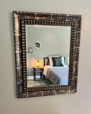 4 室のベッドルーム、デスク、アイロン / アイロン台、旅行用ベビーベッド