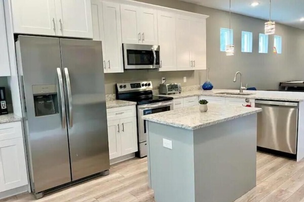 KĂŒhlschrank, Mikrowelle, Ofen, GeschirrspĂŒler