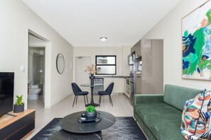 TV - Chic 1 Bedroom For The Modern Traveller (Johannesburg)