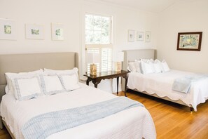 4 bedrooms, iron/ironing board, WiFi, bed sheets